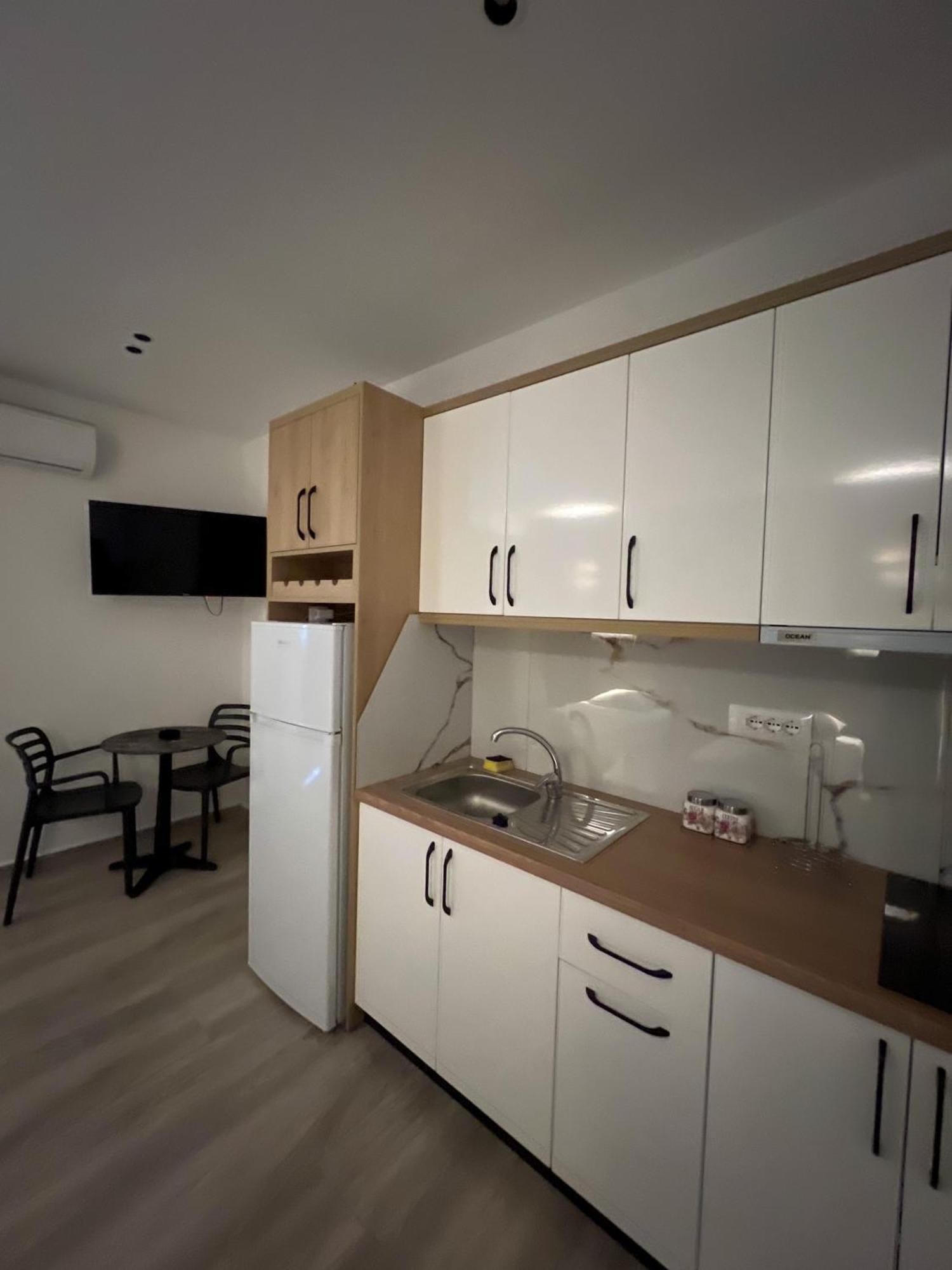 Serenity Apartments Ксамил Екстериор снимка
